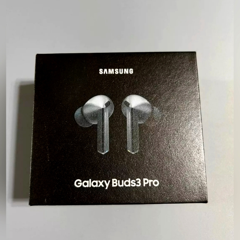 SAMSUNG Galaxy Buds 3 Pro AI True Wireless Bluetooth Earbuds, Silver Color. New